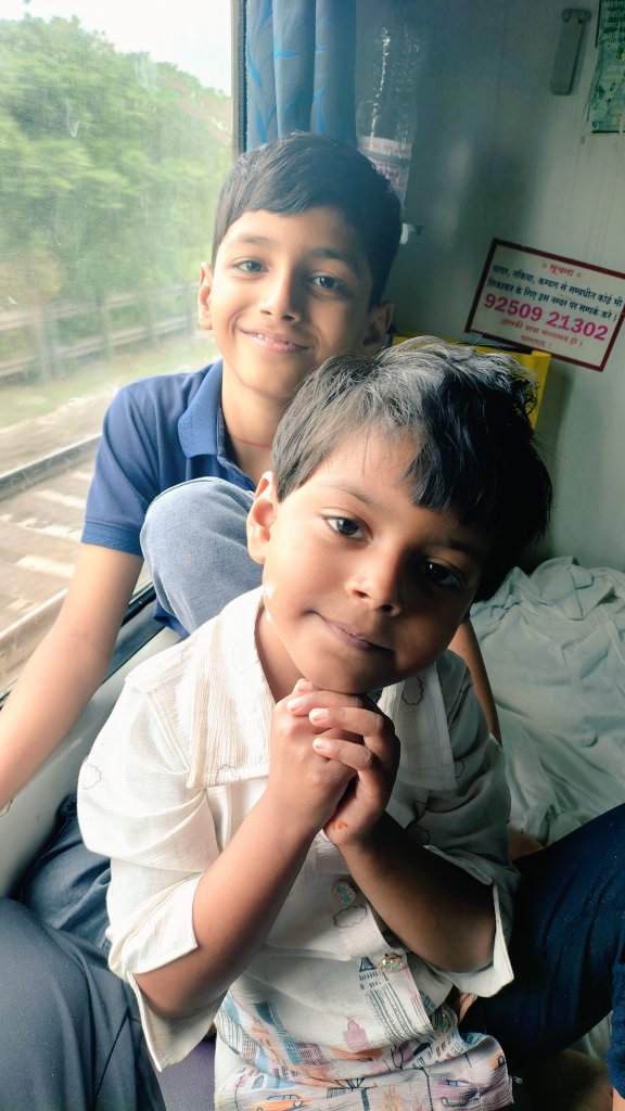 SinghDragpal's tweet photo. Inside Train...
#TrainJourney #India #Enjoy #GoogleSearchConsole https://t.co/G2bn1v9kvL