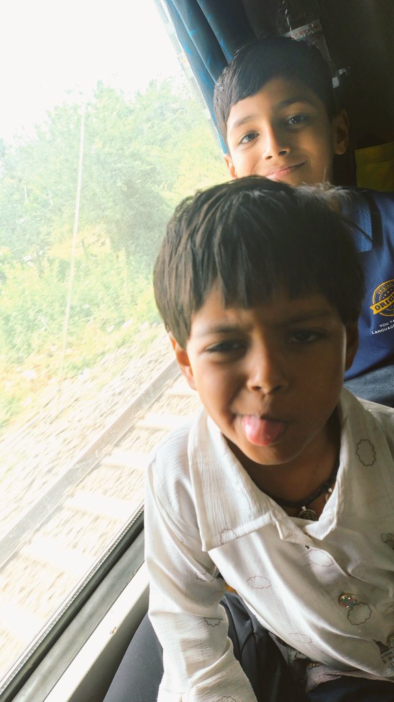 SinghDragpal's tweet photo. Inside Train...
#TrainJourney #India #Enjoy #GoogleSearchConsole https://t.co/G2bn1v9kvL
