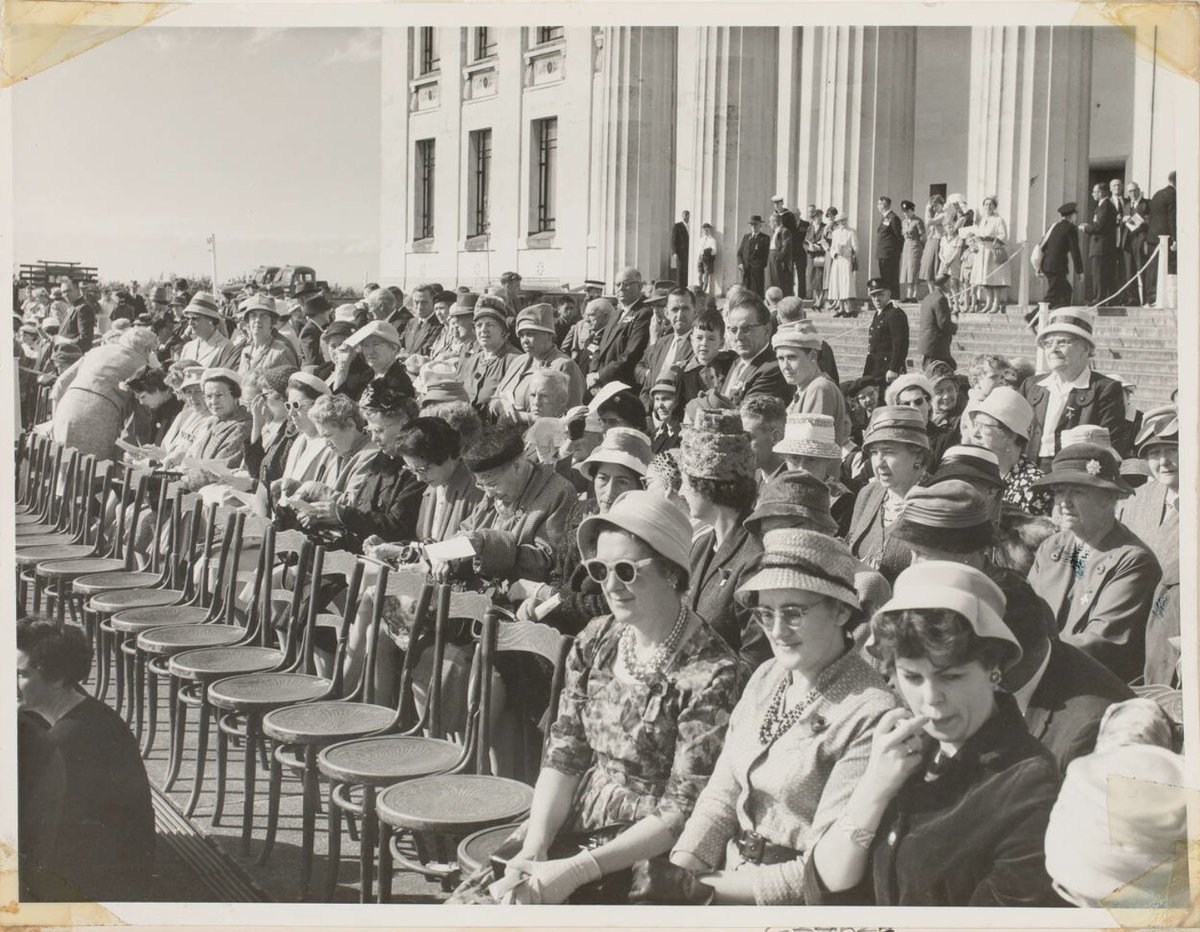 RSAAuckland's tweet photo. On #InternationalNursesDay remembering our kindred returned nursing sisters welcomed into the Auckland RSA from 1916 and the New Zealand Returned Army Nursing Sisters Association (Auckland) Inc formed in 1924 to renew wartime bonds. We remember them. @NZDefenceForce https://t.co/3JbswFxbPL