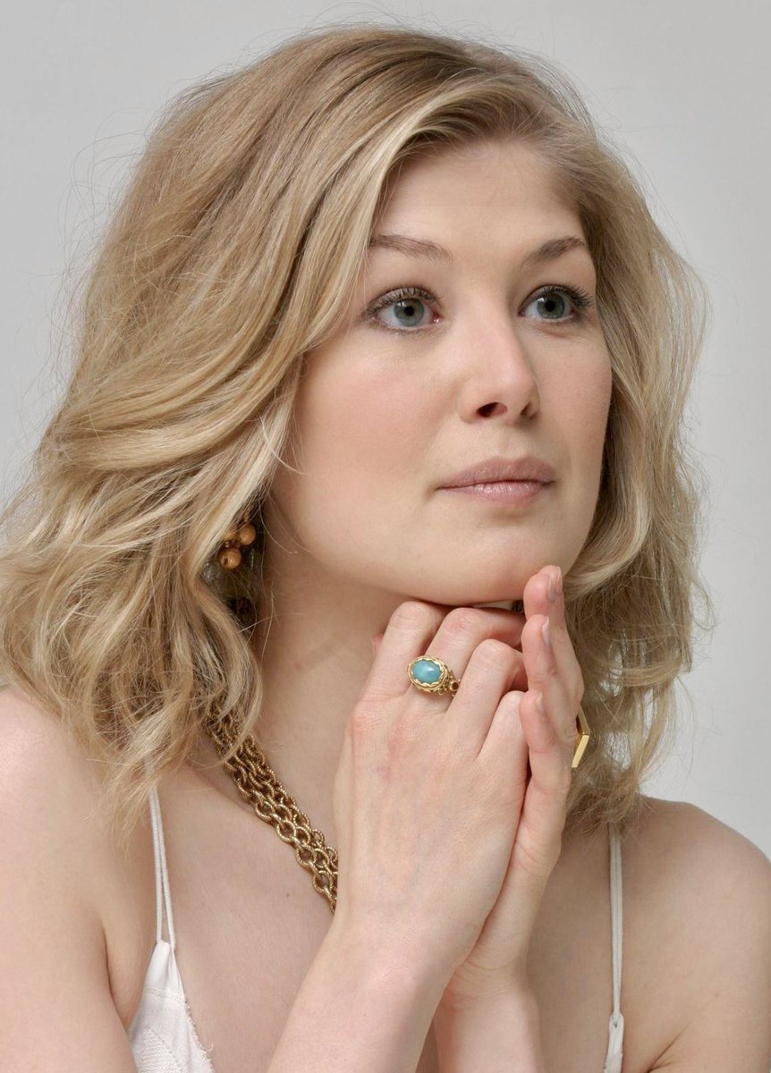 Rosamund Pike Source tweet media