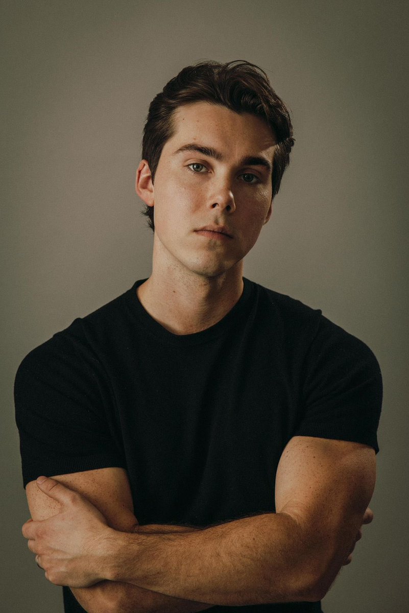 JeremyAccess's tweet photo. JEREMY SHADA 🗣️🗣️🗣️ 

Falem se não é o homem mais lindo desse mundo! 🥹 https://t.co/OOqTaAUeTT
