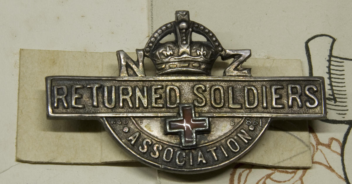 RSAAuckland's tweet photo. On #InternationalNursesDay remembering our kindred returned nursing sisters welcomed into the Auckland RSA from 1916 and the New Zealand Returned Army Nursing Sisters Association (Auckland) Inc formed in 1924 to renew wartime bonds. We remember them. @NZDefenceForce https://t.co/3JbswFxbPL