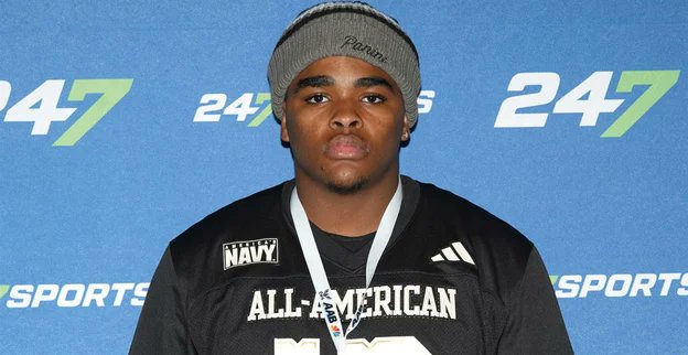 alex_jones45's tweet photo. Caught up with in-state defensive lineman Seth Tillman today prior to South Pointe's spring practice. The latest from the four-star defensive lineman (VIP) https://t.co/7TJNC3B9Xx https://t.co/tUkKCth3MV
