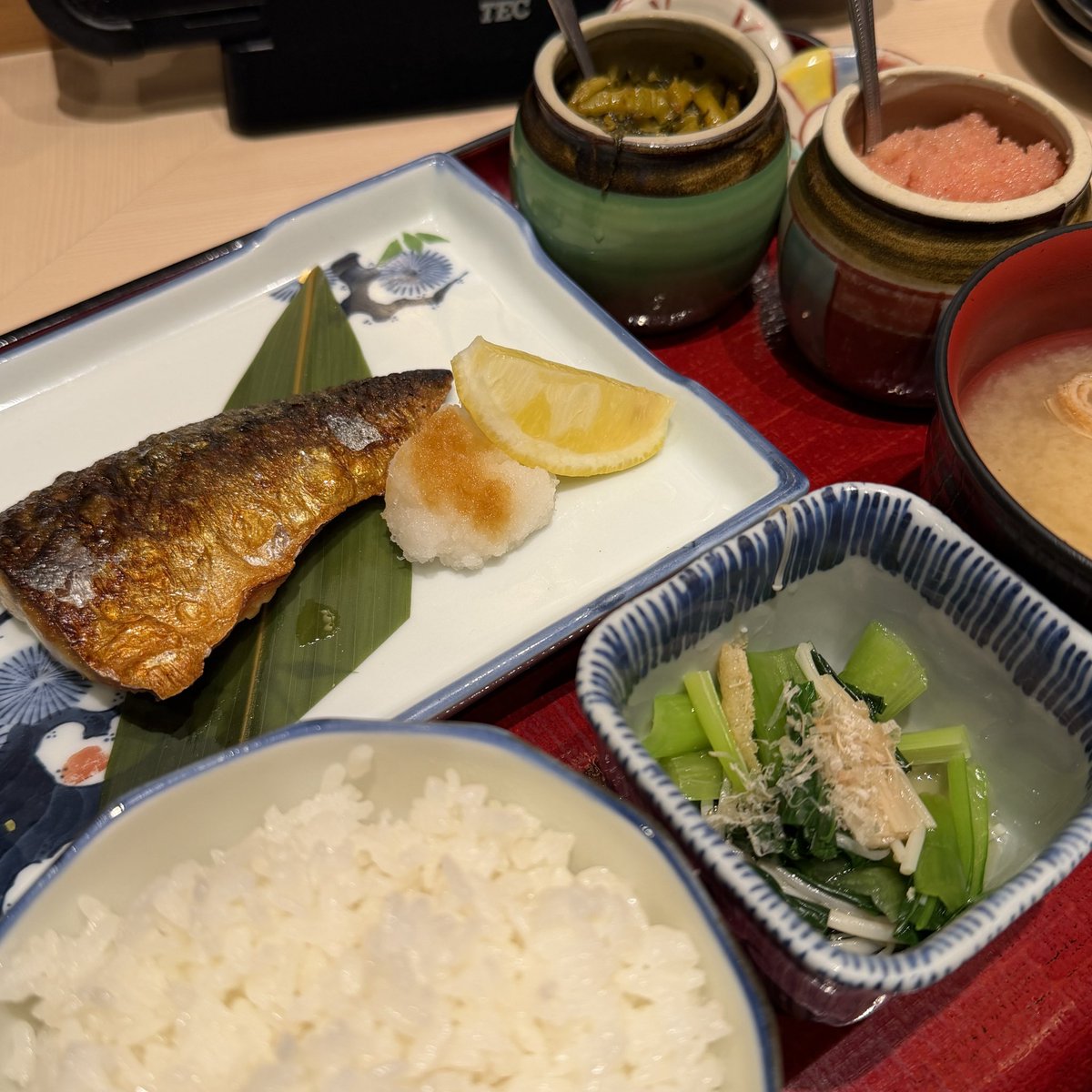シゴオワ→朝の塩サバ（2/1枚）定食。明太子、高菜、おかわり自由。