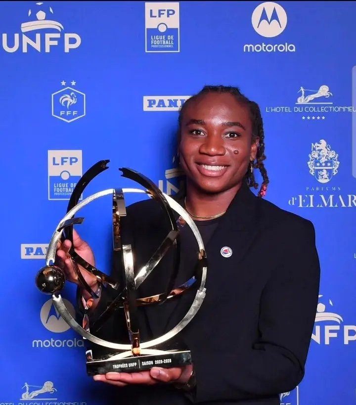 colson_anglade's tweet photo. Yon pitit lakay fè valè lakay !
J’exprime mes chaleureuses félicitations à notre Melchie Daëlle DURMONAY, elle est élue meilleure joueuse de la saison en France D1. BRAVO GRENADIÈRE @dumornaycorven @OL @FOJ60 @fhfhaiti @Caleb_Jephte @jpehaiti https://t.co/7m7dBKp85z