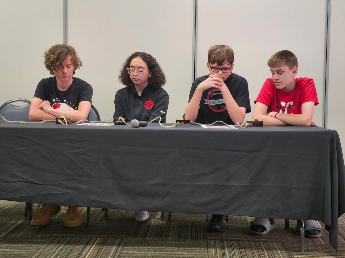 circlevillecms's tweet photo. 📚 CMS 7th and 8th grade Battle Over Books team competed at Capital University today 🎉Congrats to the 7th grade to qualifying for the second round!! https://t.co/H633WW50LM