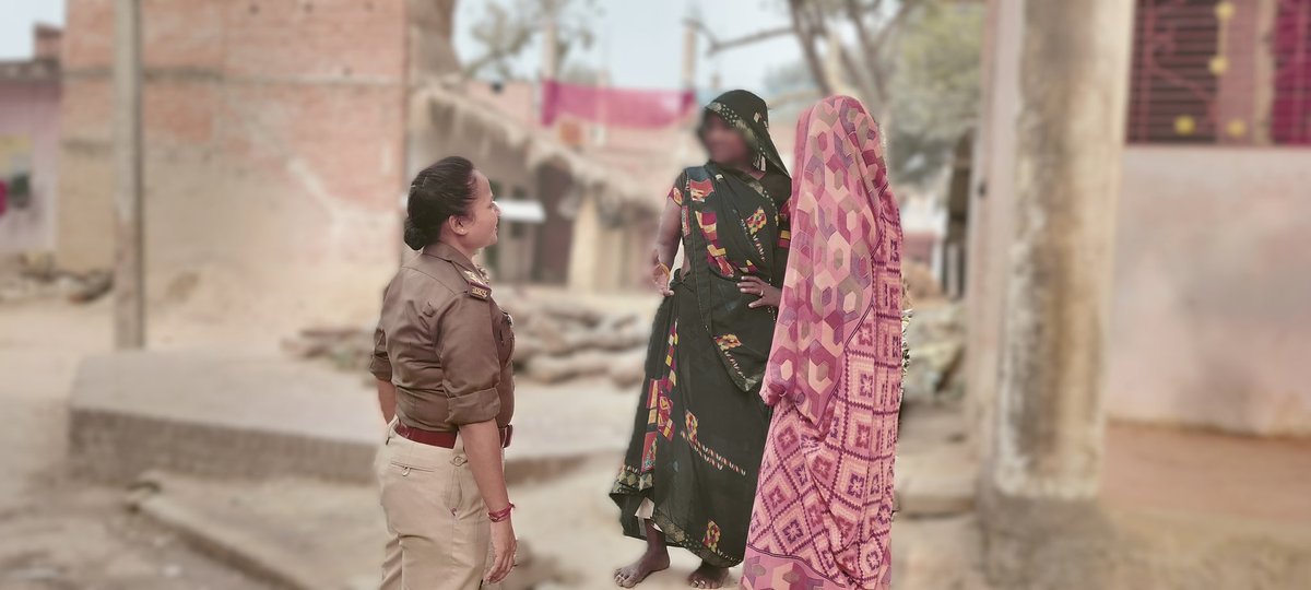 Ajaykumarzn's tweet photo. यूपी के कौशांबी स्थित वन स्टॉप सेंटर में किशोरी ने दी जान, सवाल- सुरक्षा में तैनात महिला पुलिस व वन स्टॉप सेंटर कर्मियों पर @kaushambipolice @dgpup @igrangealld @myogioffice https://t.co/dGXfMmajiY