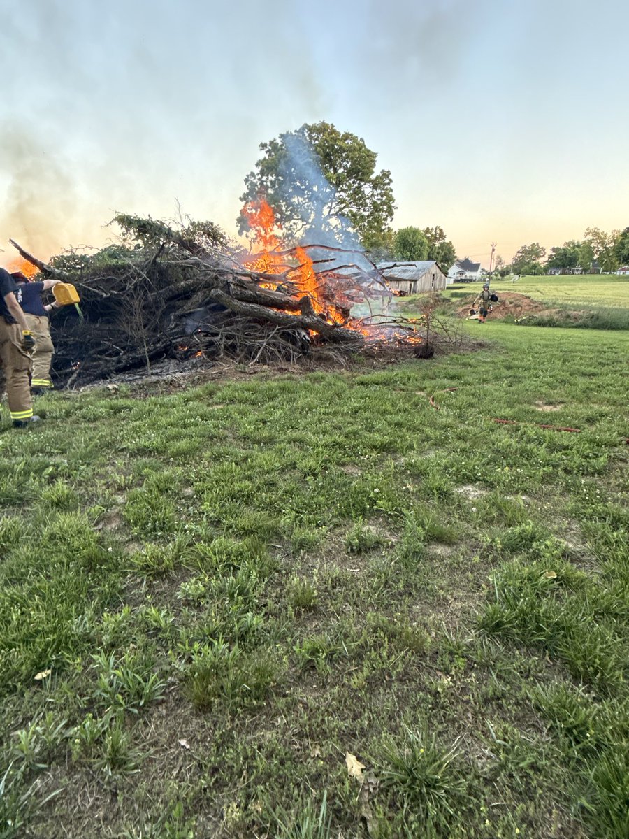 FirePembroke's tweet photo. Tonight, members reviewed outdoor fire response procedures, including safety protocols, the tools and equipment utilized, and provided opportunities for junior firefighters to practice operating forestry hand lines. #pembrokefire https://t.co/4K93fTogS2