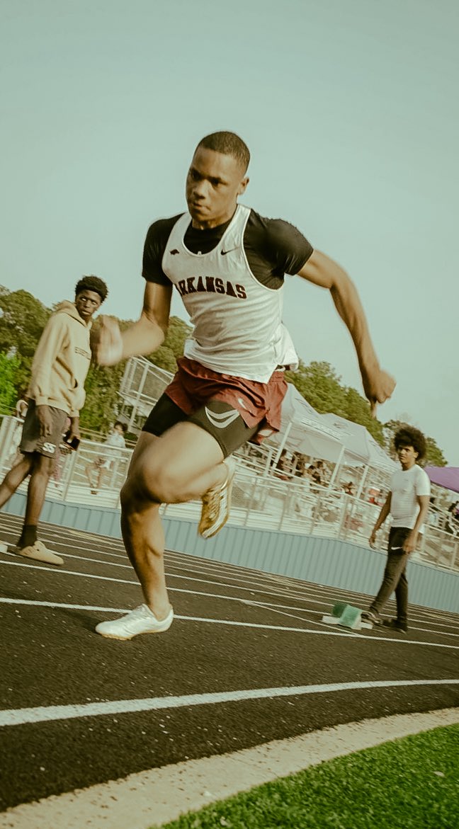 _Cedric_Sharp's tweet photo. 5A State meet PR 200m time Cedric Sharp- 22.51 as a sophomore https://t.co/o4Iq0bmHfb
