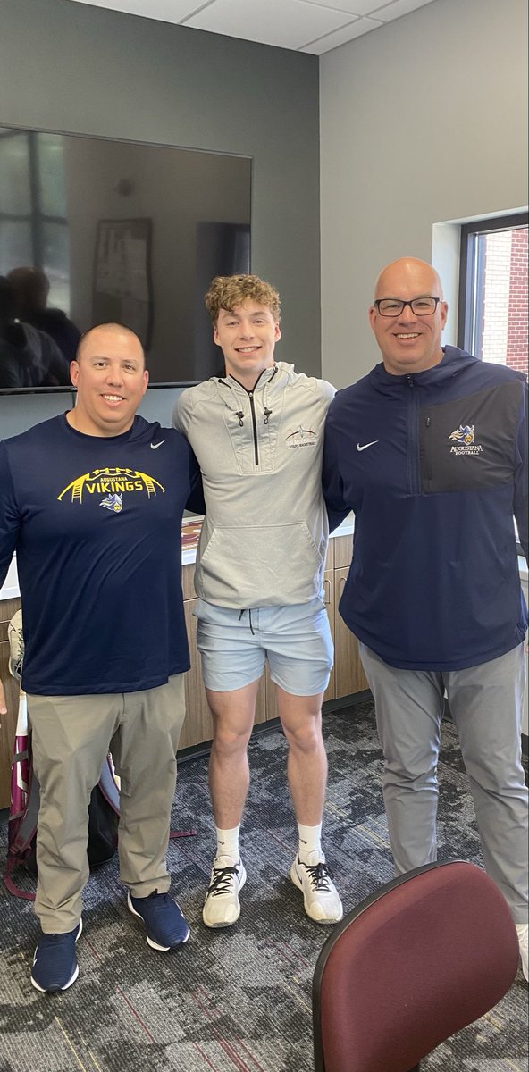 ParkerJKuehn12's tweet photo. Thank you to @CoachChaseKing and @coachscholten for coming to meet with me today! I had a great time reconnecting, learning more about Augie football, and am looking forward to what lies ahead! https://t.co/rgfr1Y8LkW