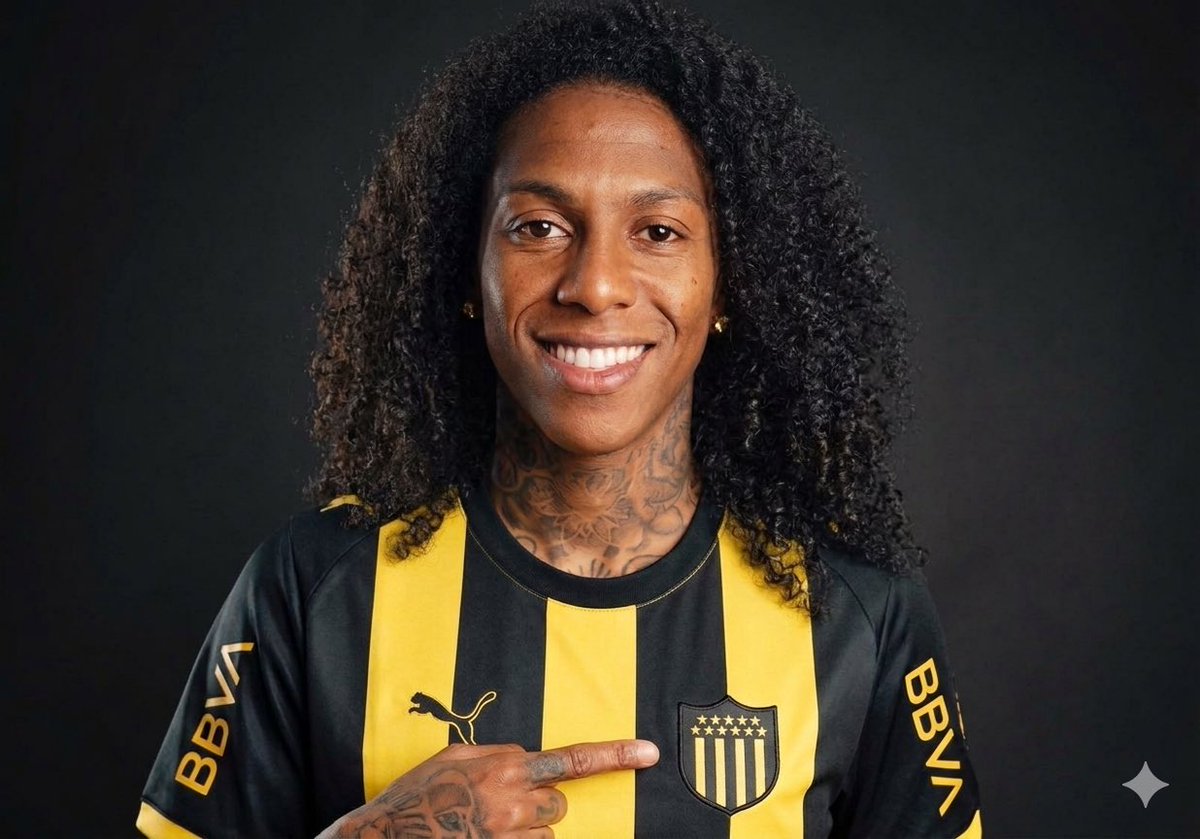 LProfeneta5's tweet photo. CON LIVERPOOL: ABEL HERNANDEZ // CON PEÑAROL: MABEL FERNANDEZ https://t.co/1Itqsj7L5B