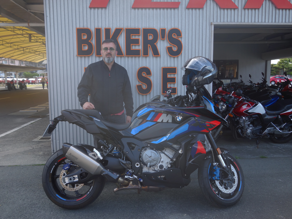 PEACERIDE_NET's tweet photo. バイク好きが観ているサイト『https://t.co/PW1oeXUDR5』新規投稿「ホームカミング」TERRABALで２輪免許をとったみなさんが愛車で遊びに来てくれます。
#bmwm1000rx
#m1000rx
#bmwmotorrad
#terrabal
#peaceride
#ピースライド
https://t.co/ca78zYSoig https://t.co/ulXMy9CivD