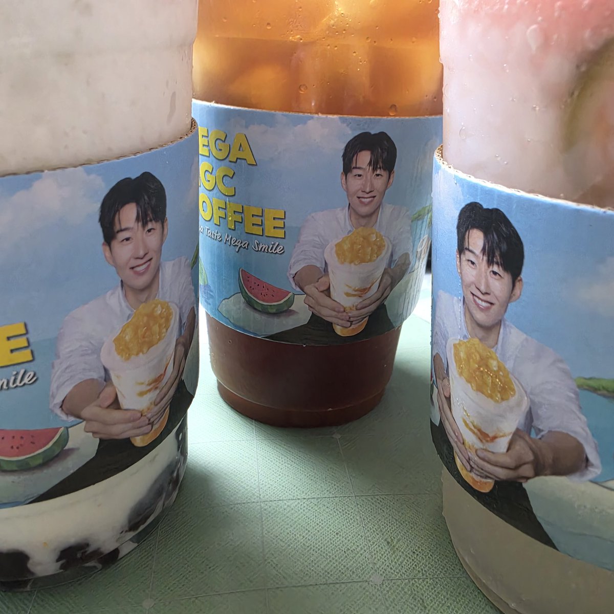 oe_onlyz's tweet photo. 오늘 분명 시온이홀더 들어온다해서 갔는데 없대.....💦 https://t.co/Y2wF08KzZ7