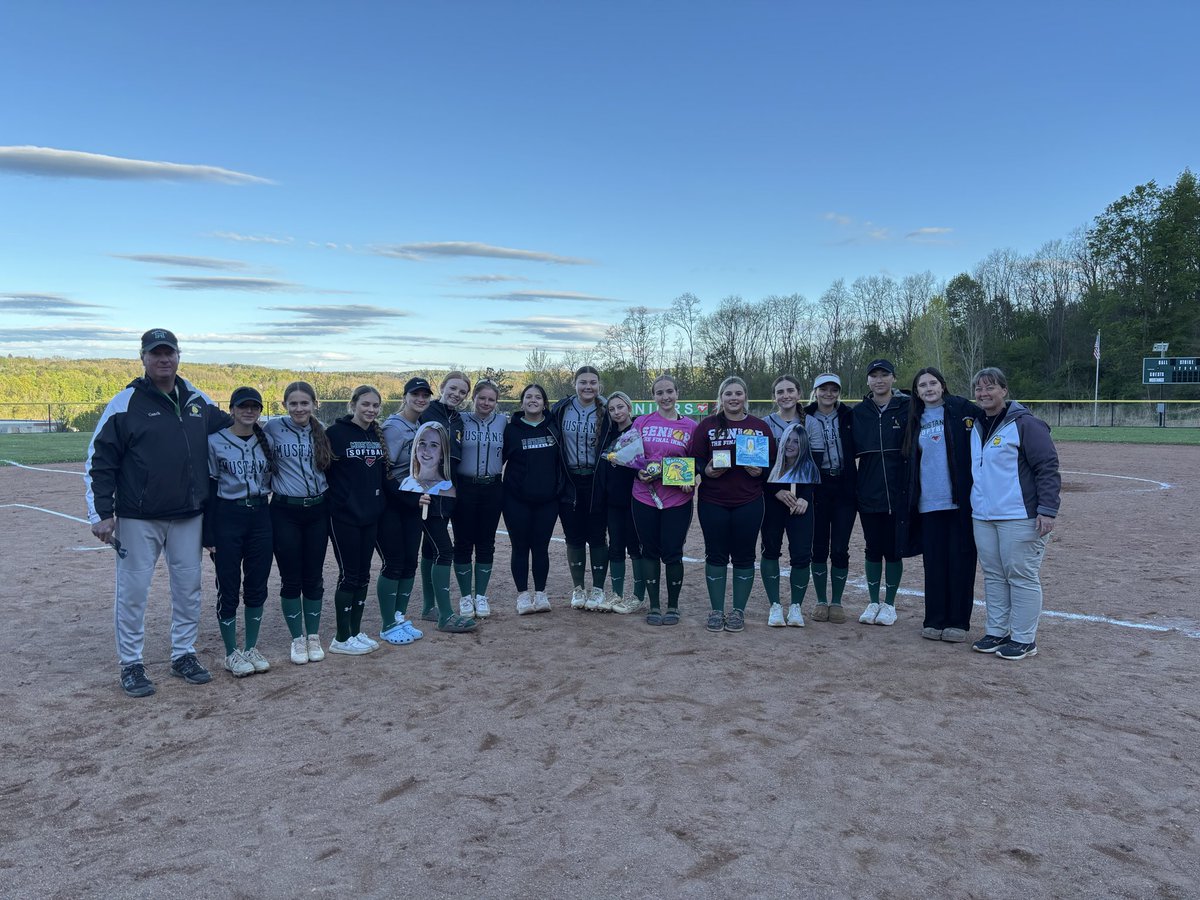 lisapatmac4's tweet photo. The Lady Mustangs earned the league win on Senior Night 12-5 over CBA. Mia Colon &amp; Maddy Richer each had 3 hits. We honored our 2 amazing seniors - Carly Sears &amp; Millie Novitsky. (Our battery for tonight’s win.). 🥎🐎💚 @PatSpadafore @blackwell_phil https://t.co/flQ3wXrgAG