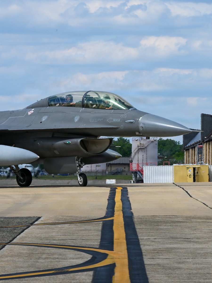 A DC Air National Guard F-16D fighter jet piloted by Chairman of the Joint Chiefs of Staff Gen. Dan Caine taxis following a training sortie @Andrews_JBA. Before becoming the 22nd Chairman of the Joint Chiefs of Staff, Caine served in multiple leadership roles within the DCNG. https://t.co/CGQMHvANf1
