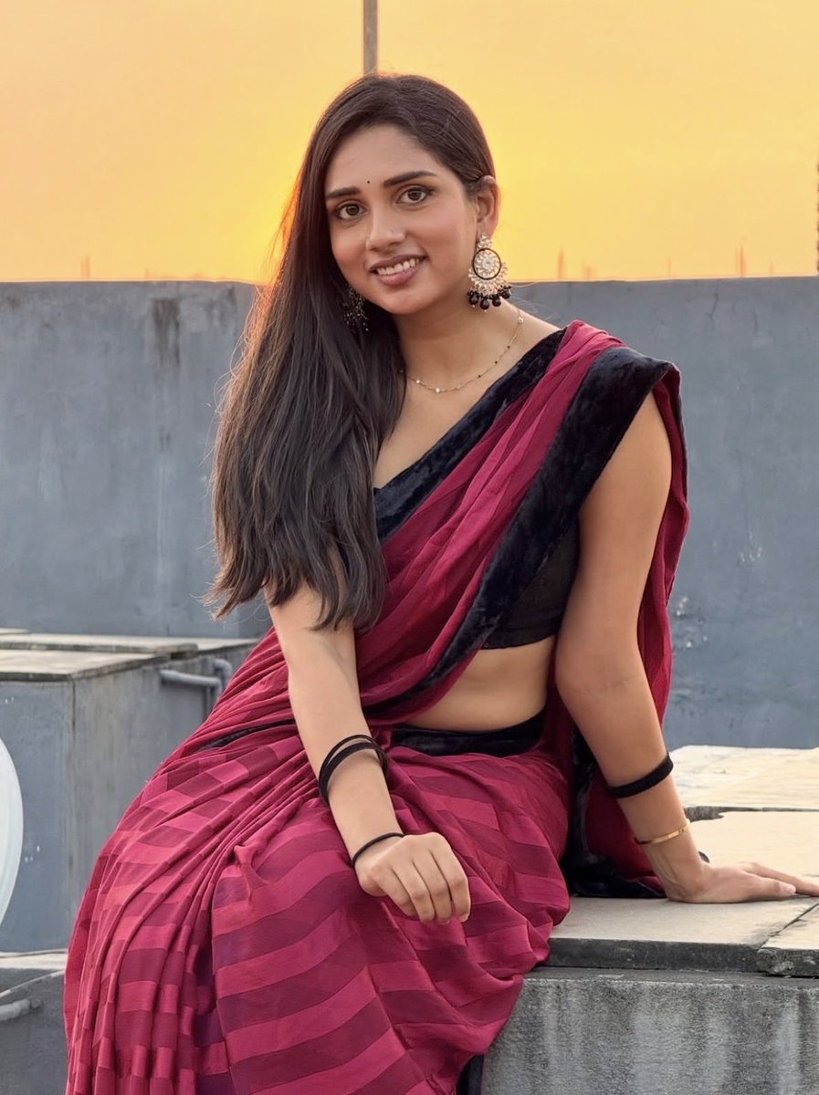 karuppu_iravu's tweet photo. Dhanyaa munda enna di sootha ipdi vechurukaa unna ammanama doggy la pottu andha sootha polandhu nalla nakki edhuthu soothu ottailiye enn poola sorugi unna kadharavidanum di apdiye unna thooki kaala virichu pundaila nalla othu molaiya kadichu iluthu sappi edukanum di koodhi mavale https://t.co/5bHCgI3wLO