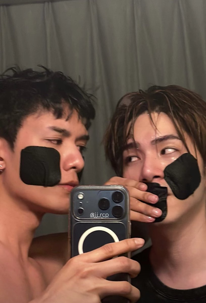 kengKJ's tweet photo. ฉลองครบ 2M ด้วยการลงสตอรี่กับอ้วม แล้วเพลงที่ใส่ keep your eyes on me จ๊ะ อ้วมมองพี่เน็ตด้วยสายตานี่นะจ๊ะ รักกกกกก
ยินดีด้วยครับ มีคนรักพี่เน็ตเพิ่มขึ้นเรื่อยๆ แล้ว 🎉 ไปกันต่อฮะ 🫶
#netsiraphop #HappyNet
#NETJJ https://t.co/2lP2qHyCJB