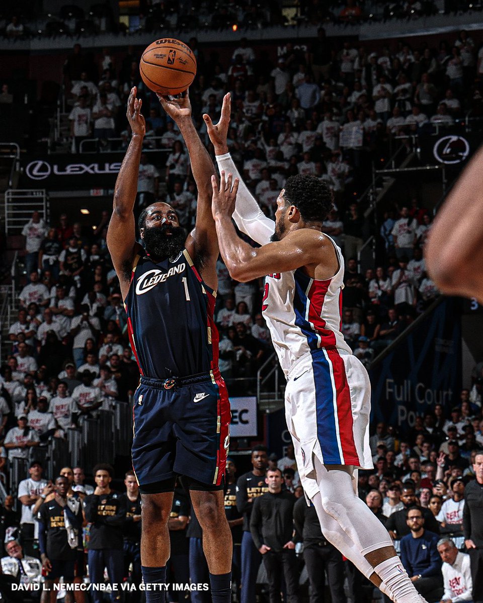 Harden at the half: 
15 PTS 
6 AST 
3 STOCKS 
71% TS 

In just 18 minutes of play.