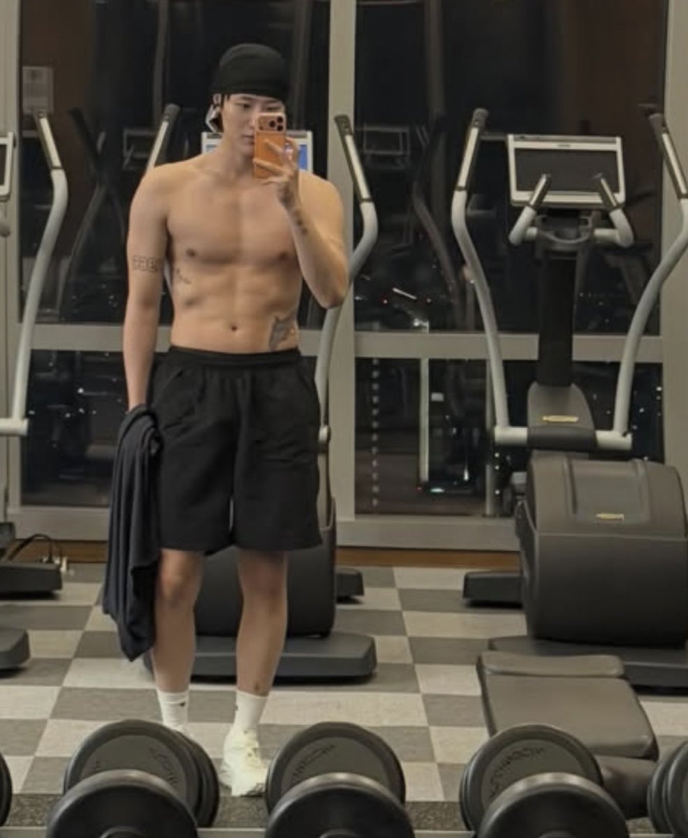 이자뿌쓰요 tweet media