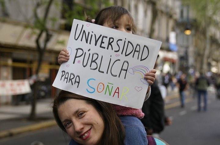 La universidad de los sueños, la universidad de los amigos, la universidad de nuestra historia, la universidad del futuro, la universidad de los trabajadores, la universidad de los argentinos.
 Hay que salir a defenderla porque nos merecemos una educación pública y de calidad