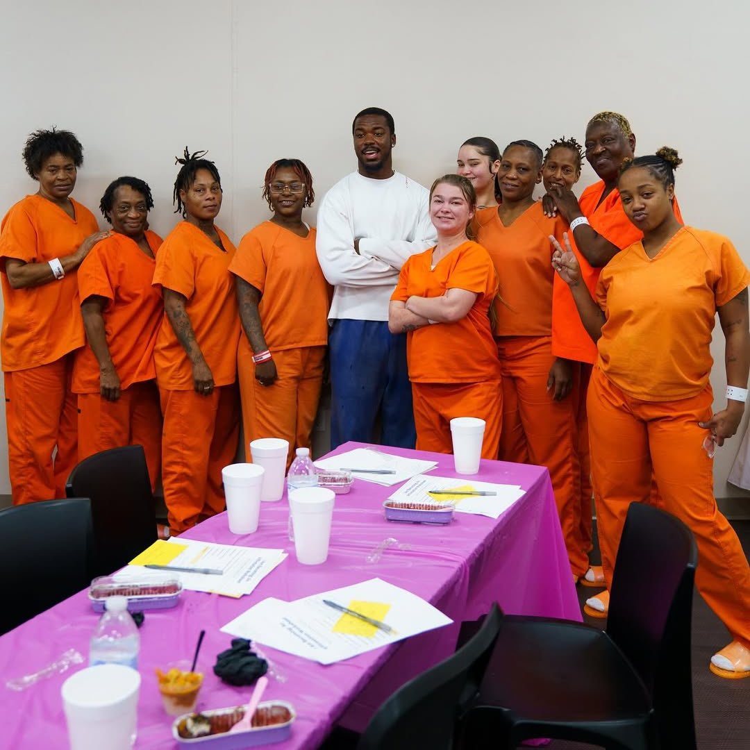 NFL_DovKleiman's tweet photo. Powerful: Texans star LB Azeez Al-Shaair spent his Mother’s Day in Jail.

Al-Shaair paid for a brunch at the Hillsborough County Prison, saying that every mother in the world deserves a special day. 

A role model on and off the field ❤️👏 https://t.co/nV4MfnzpZi