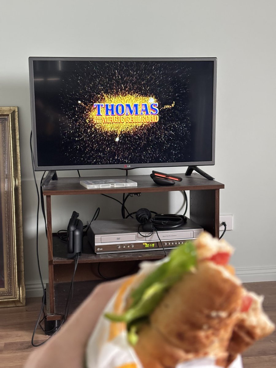 RedBall02's tweet photo. I'm watching a movie rn cause I'm bored.
And that's my Subway sandwich. https://t.co/DXGS3iPDnw