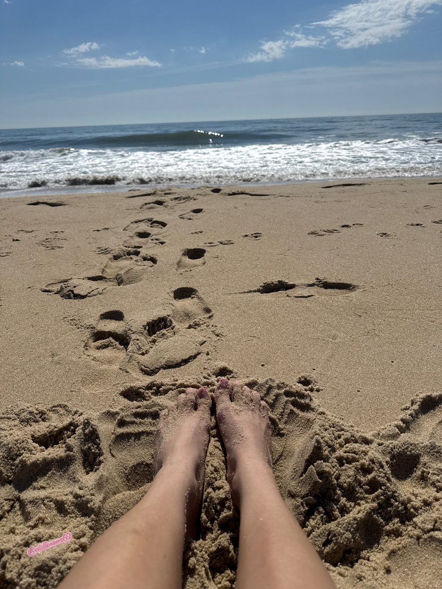 Estellemoore69's tweet photo. A view worth replaying 🦶🏽🏖️ https://t.co/FtyRzCkkpl