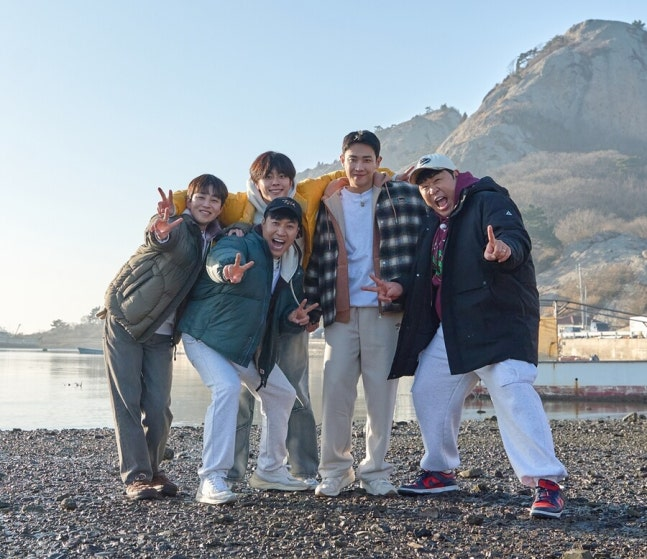 infodrakor_id's tweet photo. Setelah 3 tahun 6 bulan, #YooSeonHo memutuskan untuk pamit dari acara 2D1N 

Episode terakhirnya akan tayang 31 Mei nanti 

Mulai sekarang dia akan fokus ke dunia akting dan 
bakalan muncul di film 교생실습 dan musikal 그날들.

Maknae satu ini emang bawa vibes fresh + random banget di acara 😭💔

https://t.co/5sRS4X37yz