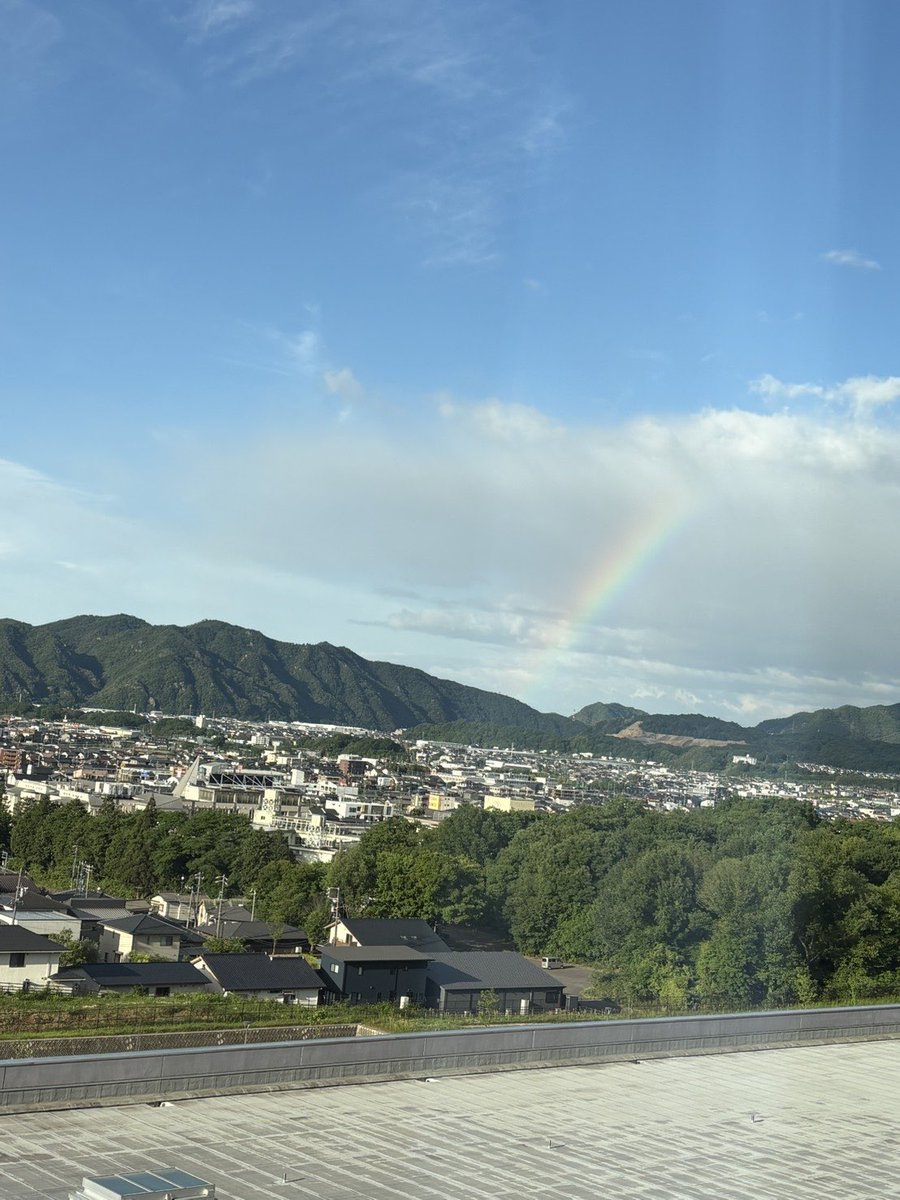 cahier_m's tweet photo. 2027年05月07日  06時31分
乳癌再発の為　虹の橋を渡り
5月11日荼毘に伏しました。
式は近親者のみで行いました。

詳細や今後の窓口は故人とご親族の希望により
うさこ@usamimi_2015に一任されております。
そちらにお問い合わせ下さい。

病室の窓から本当に虹がかかってました。 https://t.co/Mvyu3i6lFv