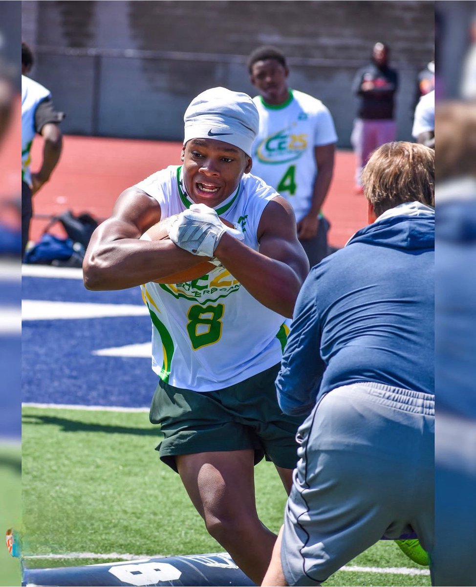 MikeyWalkerJR1's tweet photo. Thank you @JumpCutRB and @Kidnplay_abc123 for the invite. It was a privilege to learn and train with so many talented running backs. This experience will allow me to take my skills to a higher level. 
@coachcioroch @WLWestern_FB https://t.co/RDa3nF2w8A