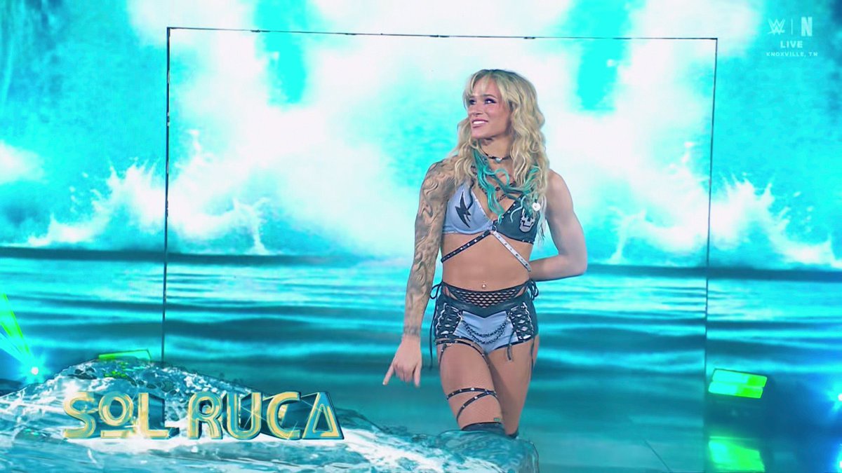 SirTonyGrey's tweet photo. Sol Ruca’s gear looks fire 🔥 

#WWERaw https://t.co/Dx70zhiCn7