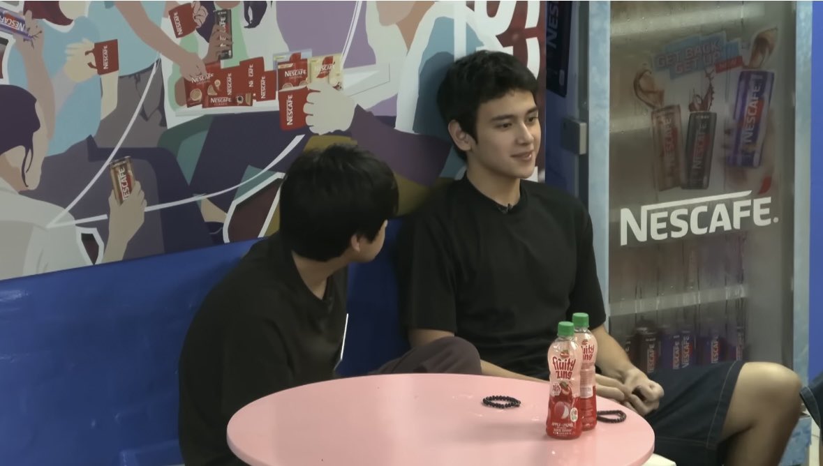 crispierbulalo's tweet photo. di ako marunong mag one on one talk bro, i made it the most awkward thing ever

hindi ako magaling mag one on one, ang awkward ko pa naman pag one on one

awkward because hihi

CAPEATH YMFS STORYCON
#YoureMyFavoriteSong https://t.co/ZfNZy2LWCB