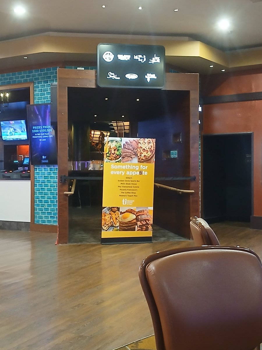 VegasBoy89's tweet photo. @VitalVegas The food and beverage options at TI seem to be in trouble. The recently brought back Yacht Club is gone again, and it seems Popeyes and Krispy Kreme got the boot too. https://t.co/akwXfKIvaV