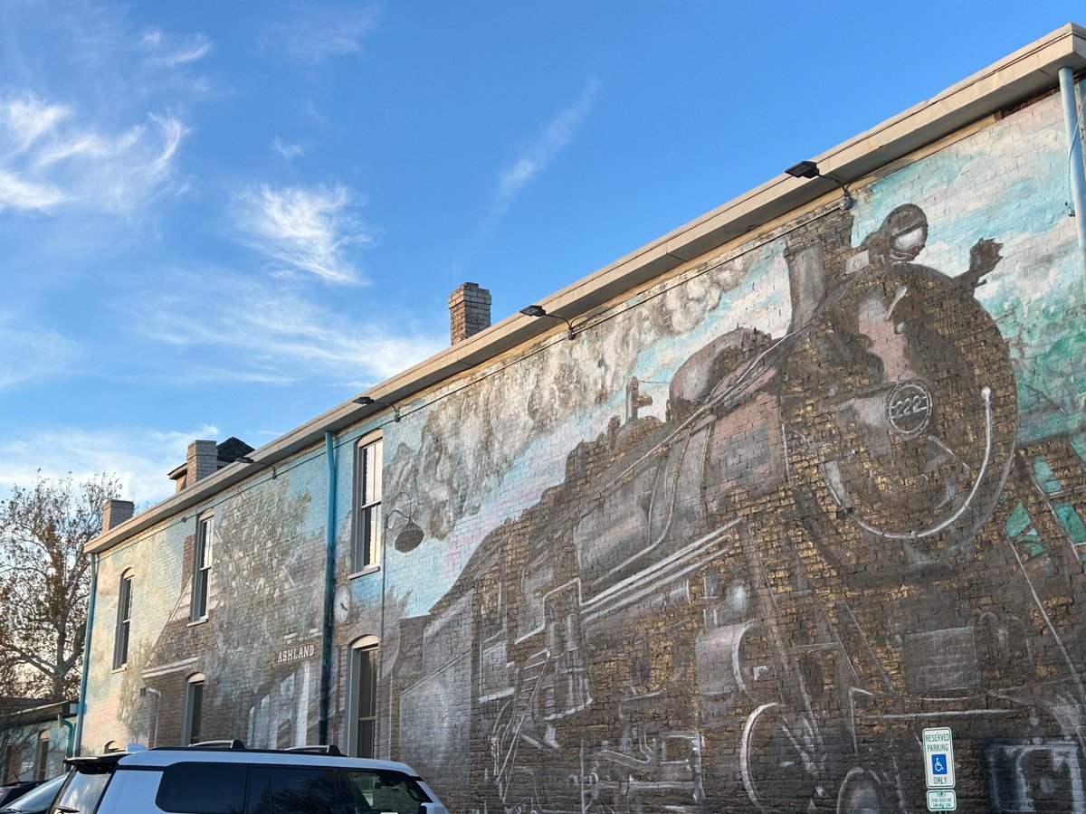 ell_ee's tweet photo. @himbo_urbanist Ashland, VA! Very small and secretly very cool. https://t.co/mFMXklzk2F