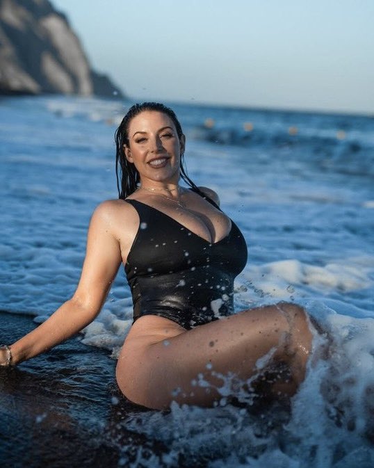 knddall's tweet photo. Angela White https://t.co/V0XbrUa3KB