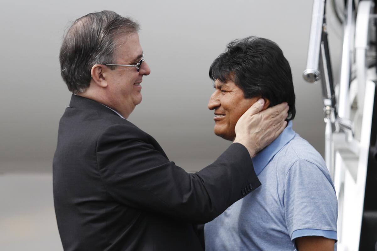 🚨 ¡ORDEN DE CAPTURA PARA EVO MORALES! 🇧🇴

Estos son los que protege la 4T de Claudia Sheinbaum (<a href="/Claudiashein/">Claudia Sheinbaum Pardo</a>) y Marcelo Ebrard (<a href="/m_ebrard/">Marcelo Ebrard C.</a>).

La justicia boliviana emite orden de aprehensión contra el expresidente tras su inasistencia a declarar por cargos de trata de personas y