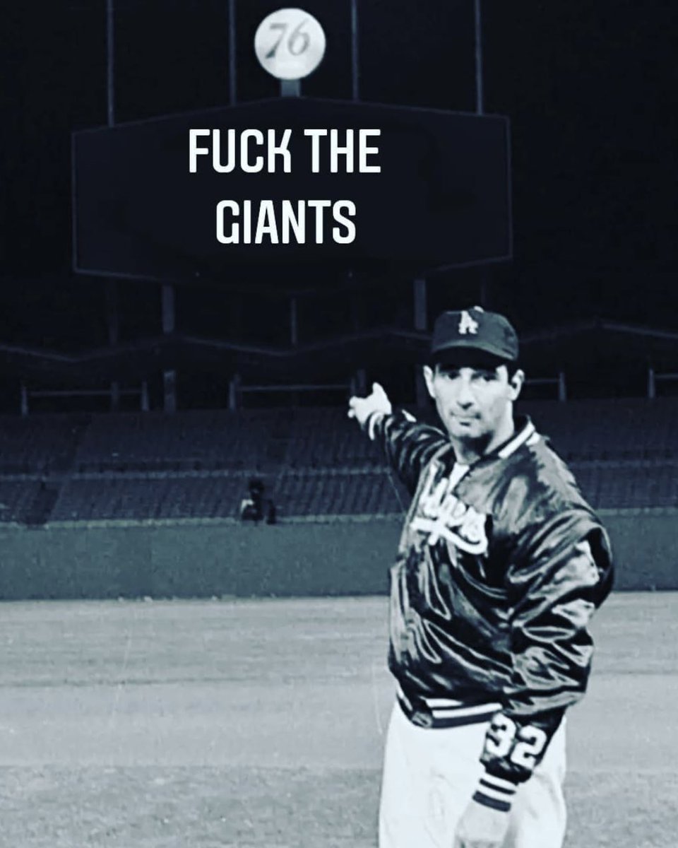 _kaylashoemaker's tweet photo. happy rivalry series 💙 #Dodgers https://t.co/v1fHCzU3aq