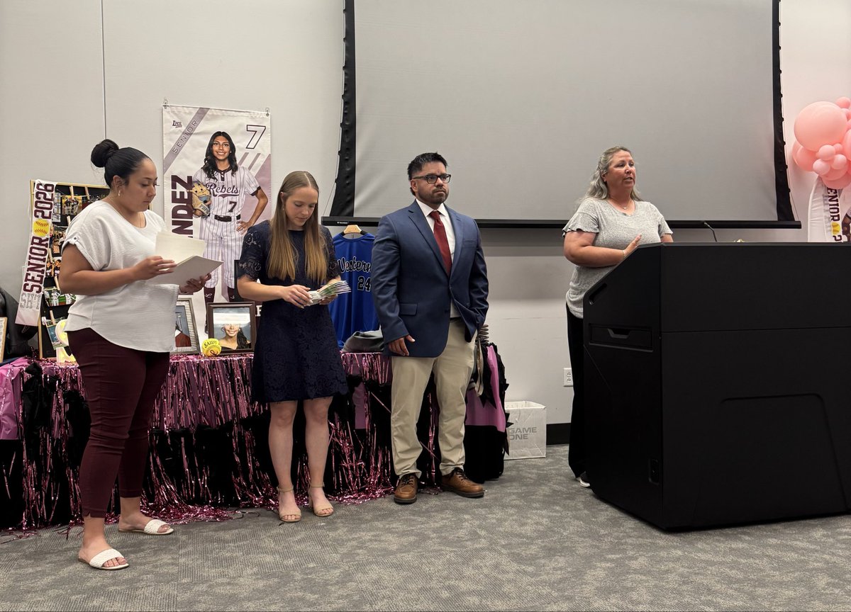 amlopez4's tweet photo. Thank you for inviting me to your banquet, @RebSoftball! Had a great time celebrating this season! https://t.co/0f7YFqHe18