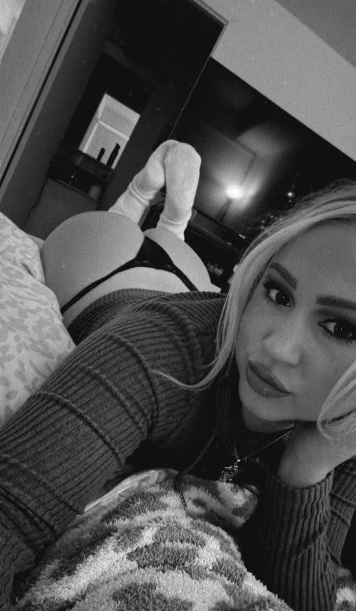Janemik0100's tweet photo. Who’s still up? https://t.co/drcRD6wOw6