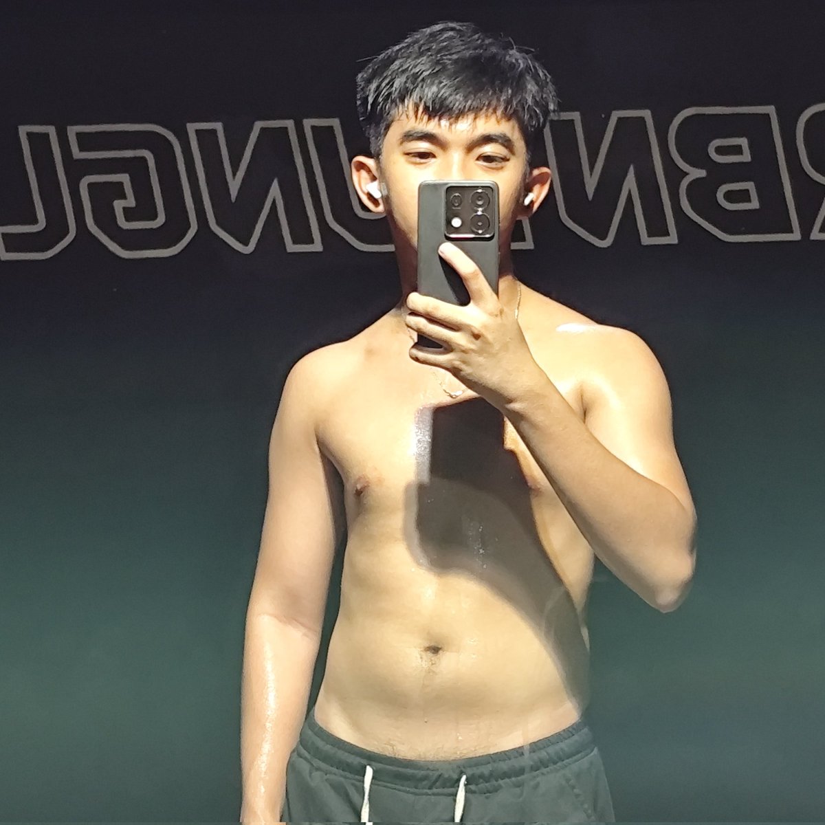Riot_Sunny's tweet photo. 🏋🏼 pump day 🤤 https://t.co/6QtDFA9jNa