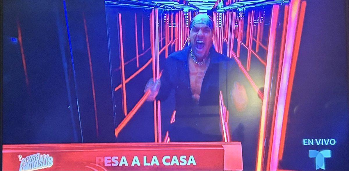PR__Lucy's tweet photo. ESOOOO @JoshMartinez444 MI NIÑO GRANDOTE!!!! Con el Pitbull No!!! #LCDLF6 https://t.co/MlCnVUxQqv