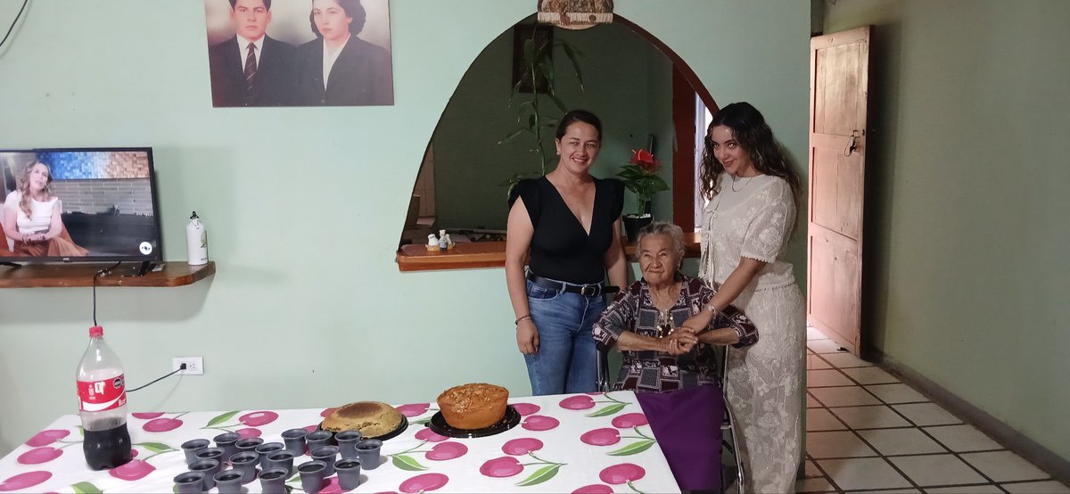 camaverrys77's tweet photo. Feliz día de la madre #Carpinloro #diadelamadre https://t.co/q3JoM6K7Rf