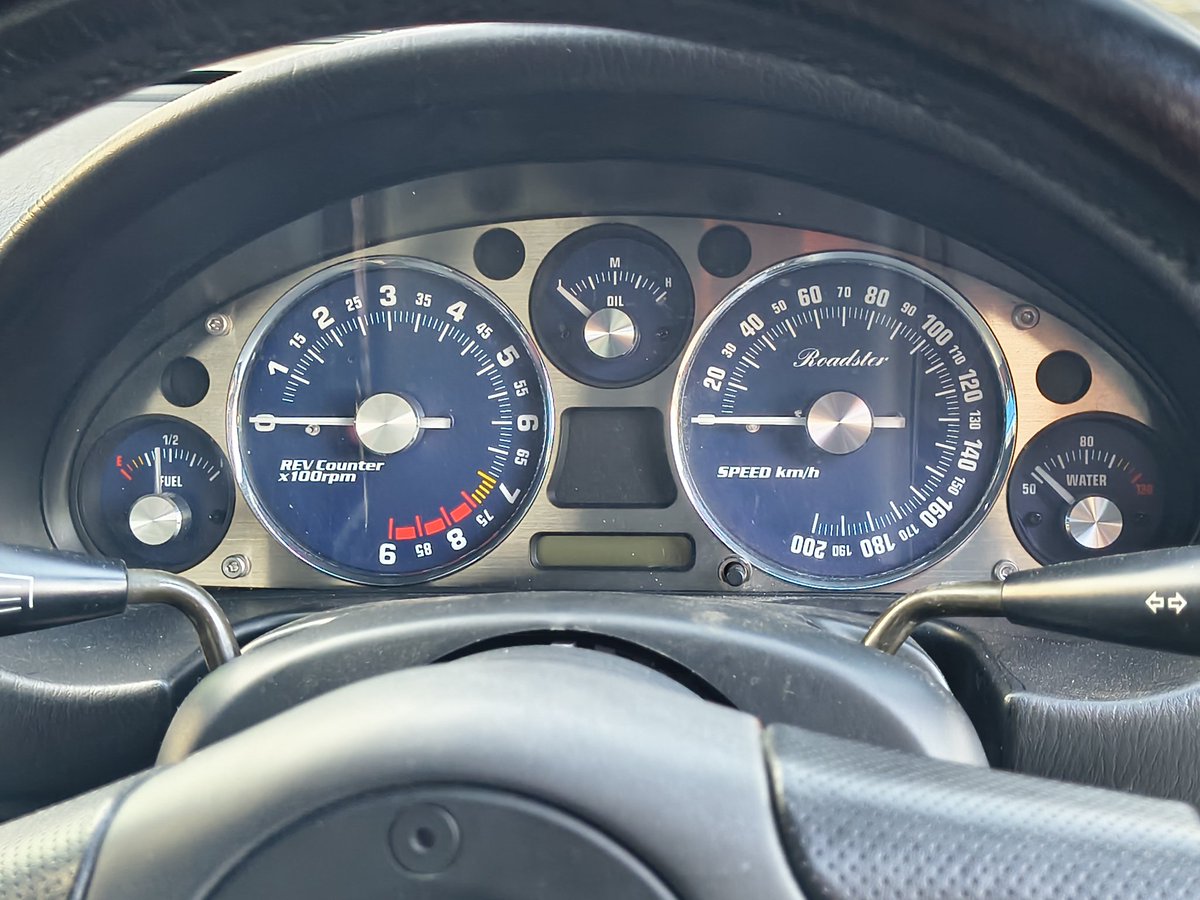 medamedado's tweet photo. 固定
𝑶𝑺𝑬𝑰𝑺𝑶ロードスター乗ってます
地球が車にに近づいてくるのやめて欲しい https://t.co/dwP2WTkTOh