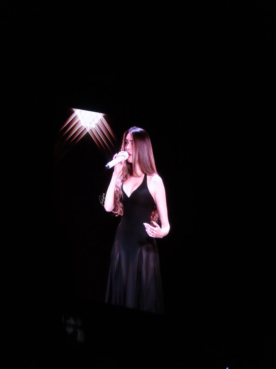 _idk_too's tweet photo. ₊✩‧₊˚౨ৎ˚₊✩‧₊ Madison Beer at the opening night of The Locket Tour in Krakow! 
#madisonbeer #madisonbeerconcert #madisonbeerkrakow #lockettour #lockettourkrakow https://t.co/F59AipM0Ct