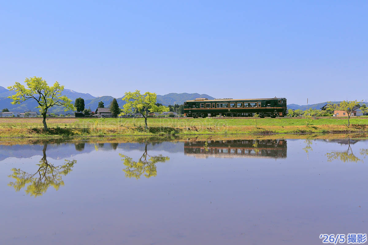 m3nisk's tweet photo. 26/5

城端線キハ40/47水鏡

これが変化つけたのか微妙だけど、8331D+べるもんた51号

52号は風に吹かれて没＆以降風止む気配ないので水鏡終了 https://t.co/AWmPzWIy0r