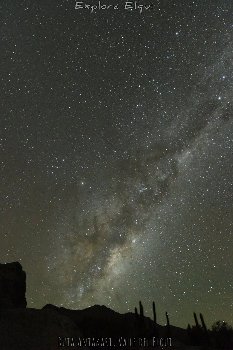 exploraelqui's tweet photo. La zona de Sagitario es el "Santo Grial" para los astrofotógrafos porque alberga el Centro Galáctico, la región más densa, brillante y visualmente espectacular de la Vía Láctea. Mirar hacia Sagitario es, literalmente, mirar hacia el corazón de nuestro hogar cósmico. https://t.co/ih12ddVNM4