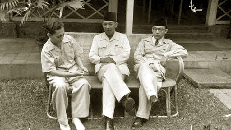 Lahh para founding fathers kita aja udah paling eksklusif pada masanya kok.

Soekarno, Hatta, Sjahrir, dan tokoh bangsa lainnya itu adalah definisi nyata dari privilege dan eksklusivitas paling gud di era kolonial.

Di masa itu, persentase kaum bumiputra yang bisa mencicipi