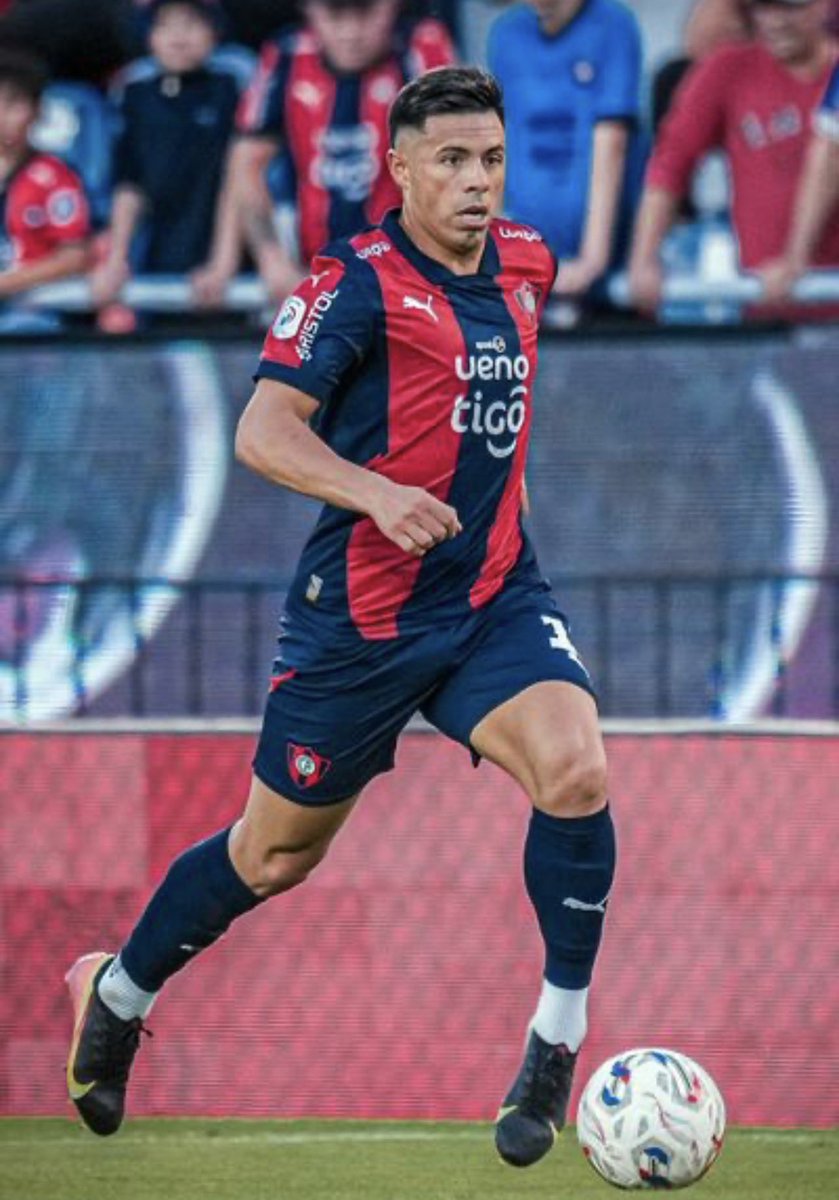 Danymacica's tweet photo. Ariel Holan 

“Gastón Giménez y Harold Mosquera ya no juegan lo que resta del campeonato (dos fechas más) lo de Mosquera es una tendinitis.
Blas Riveros es el que mejor chances tiene de jugar uno o los dos partidos.
Luciatti está recuperándose muy bien”
#LaGranJugada https://t.co/rYNoTlqFz9