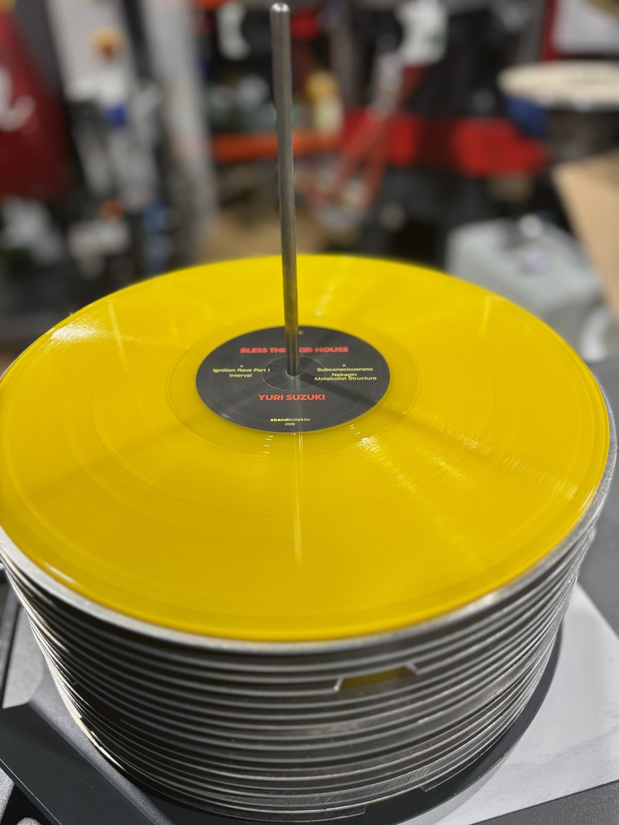 abendkollektiv's tweet photo. 【abend kollektiv limited 05】
ようやく「YURI SUZUKI - BLESS THIS ACID HOUSE」の最終プレスが完了しました。
Bandcampでのリリースは来週以降へ延期となる見込みです。お待ちいただいている皆さまには申し訳ありませんが、ご了承ください。

プレオーダーはこちらから🔽
https://t.co/IkgM045vDY https://t.co/njj0ANnjrN