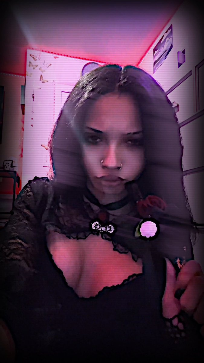 _v4mpq's tweet photo. so sexy vampire 🩸 #vampire #sexy #succubus #lightskingirl https://t.co/idSQXzFics